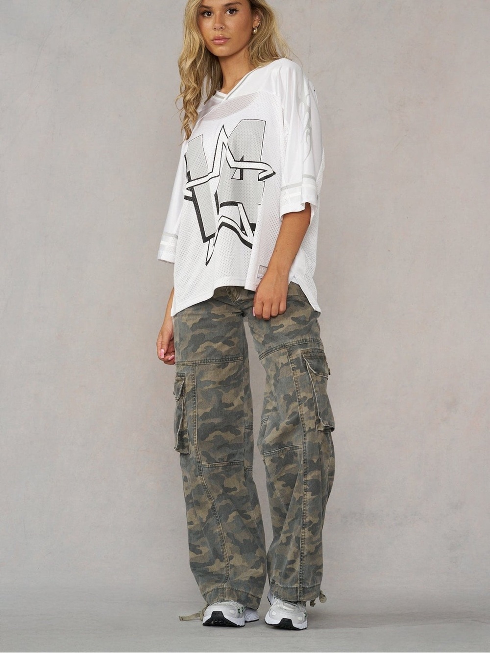 NWT YoungLA Camo Straight Cargo Jeans Women’s size Medium